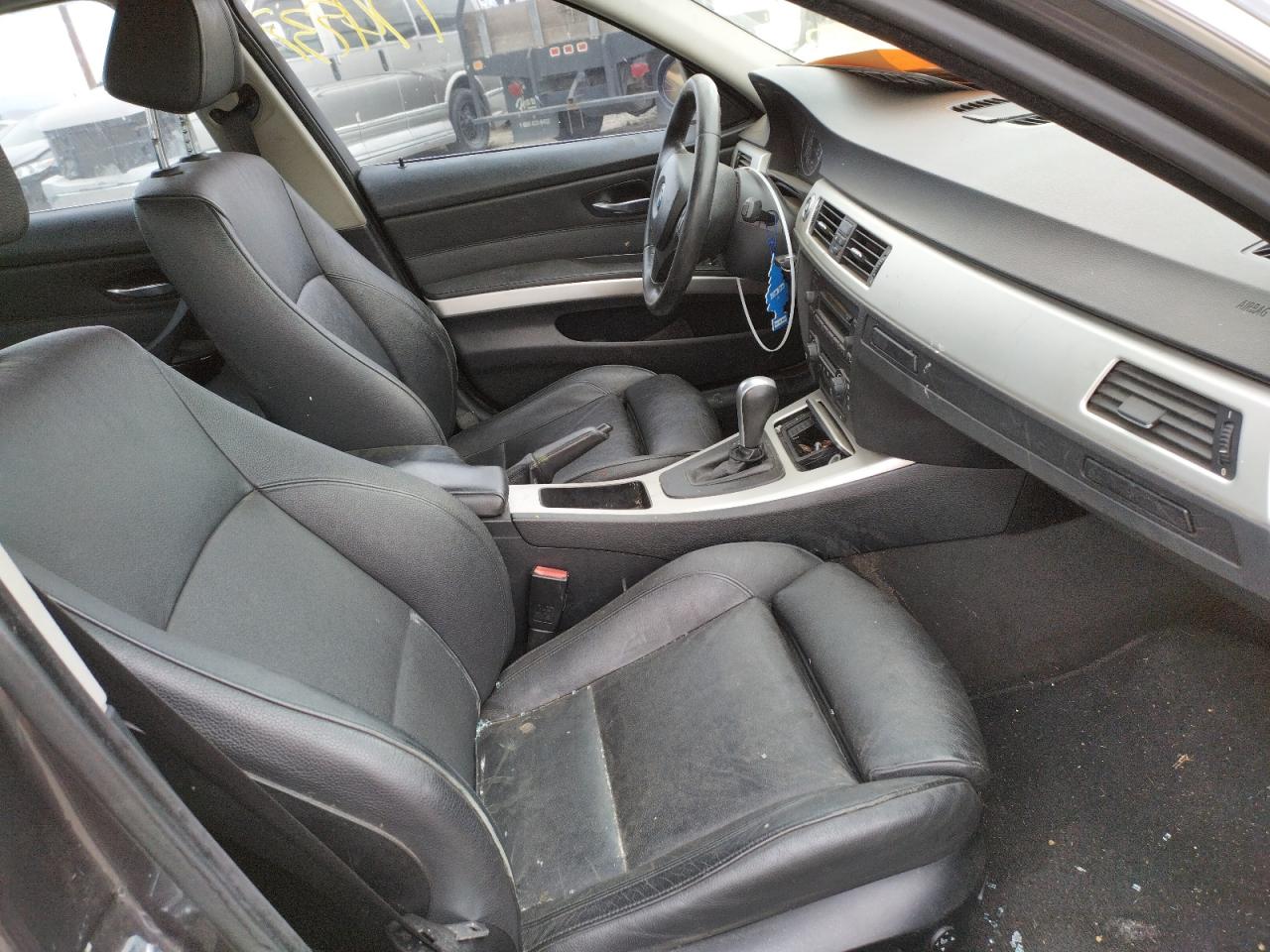 Photo 5 from auction – 2006 BMW 330 I with VIN WBAVB33546KS38596