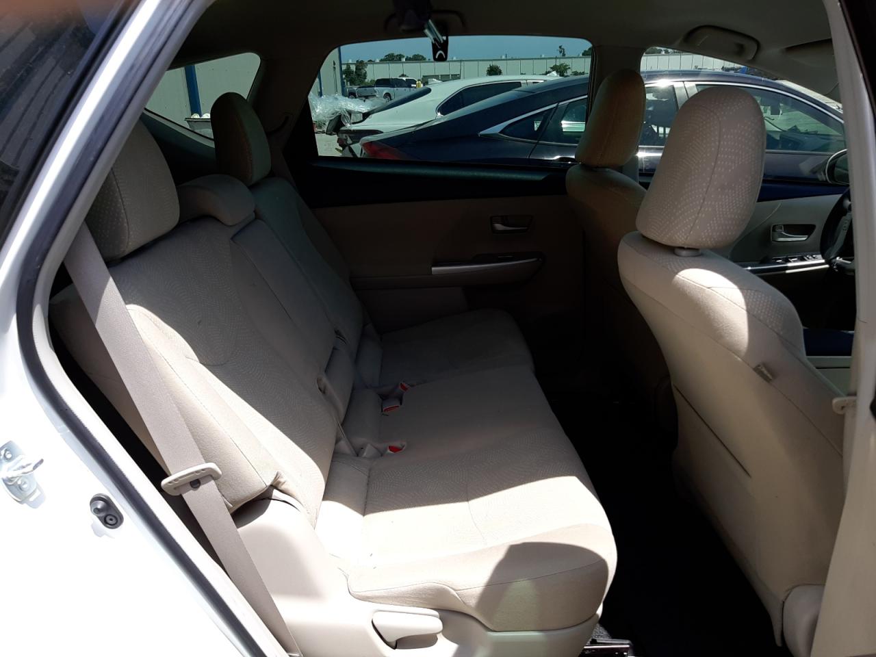 Photo 6 from auction – 2014 TOYOTA PRIUS V with VIN JTDZN3EU4EJ013535