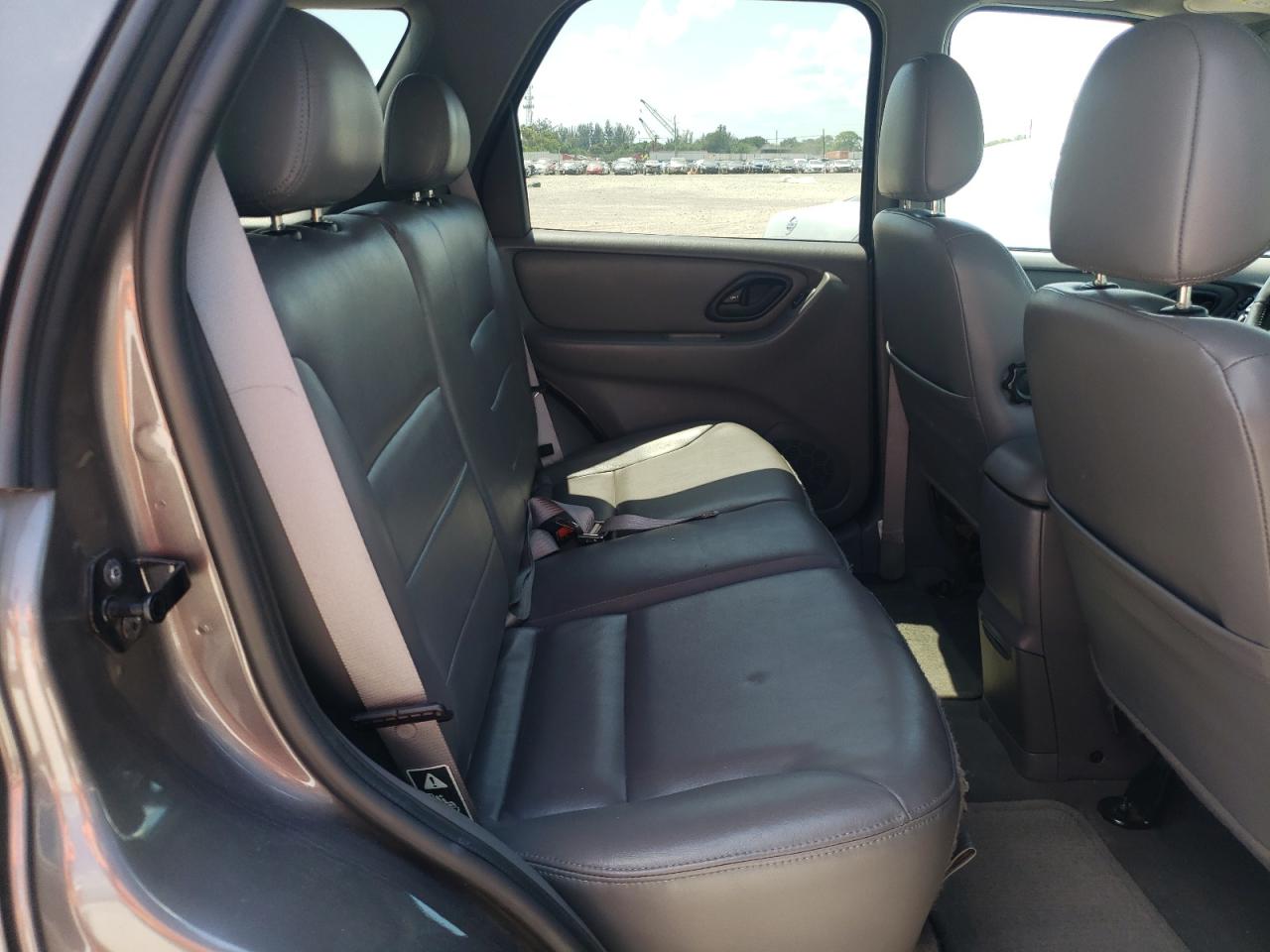 Photo 6 from auction – 2002 FORD ESCAPE XLT with VIN 1FMYU04112KD82195