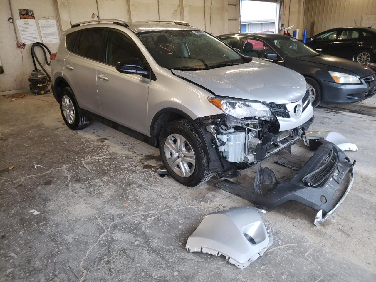 TOYOTA RAV4 LE 2015 with VIN JTMBFREV5FJ045647 - Photo from auction