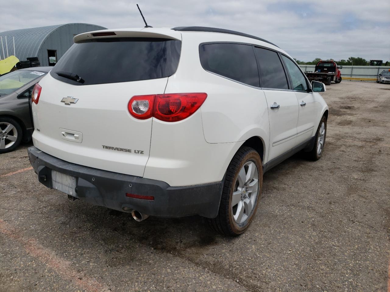 Photo 4 from auction – 2012 CHEVROLET TRAVERSE L with VIN 1GNKVLED1CJ392273