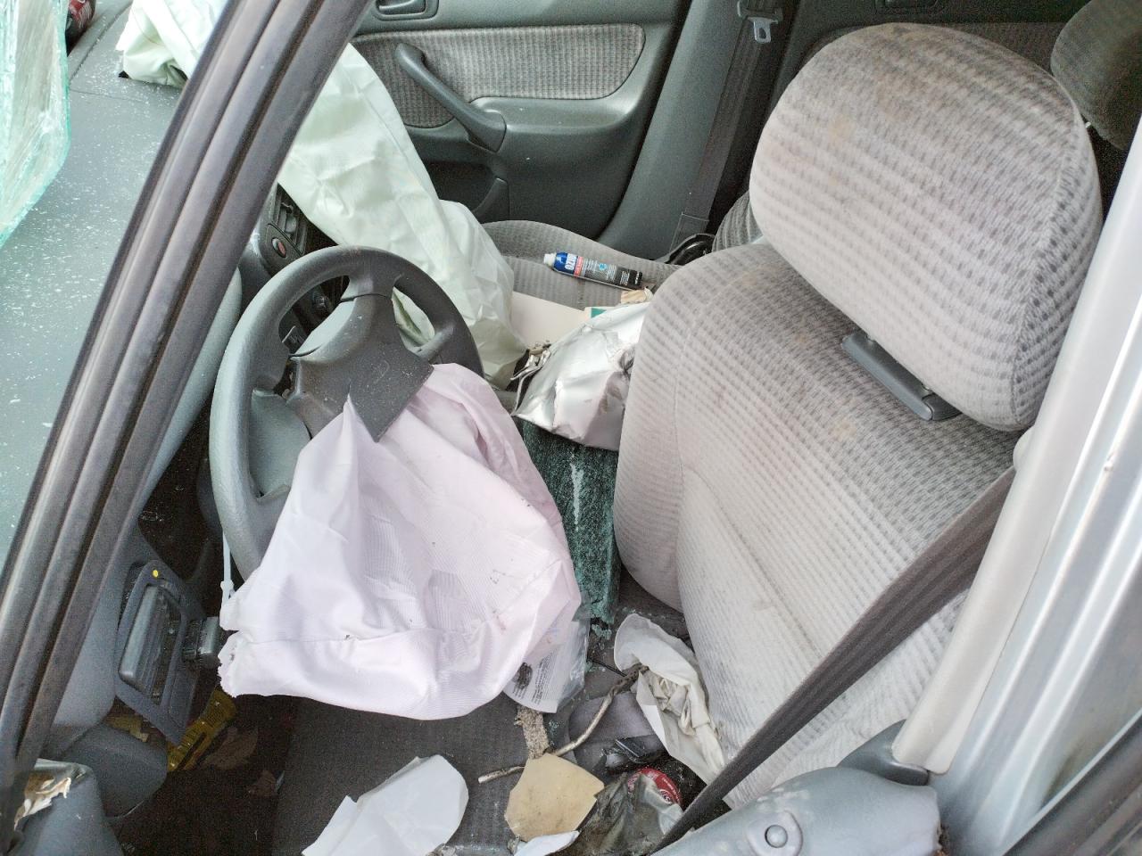 Photo 13 from auction – 2000 HONDA CIVIC BASE with VIN 2HGEJ6615YH552527