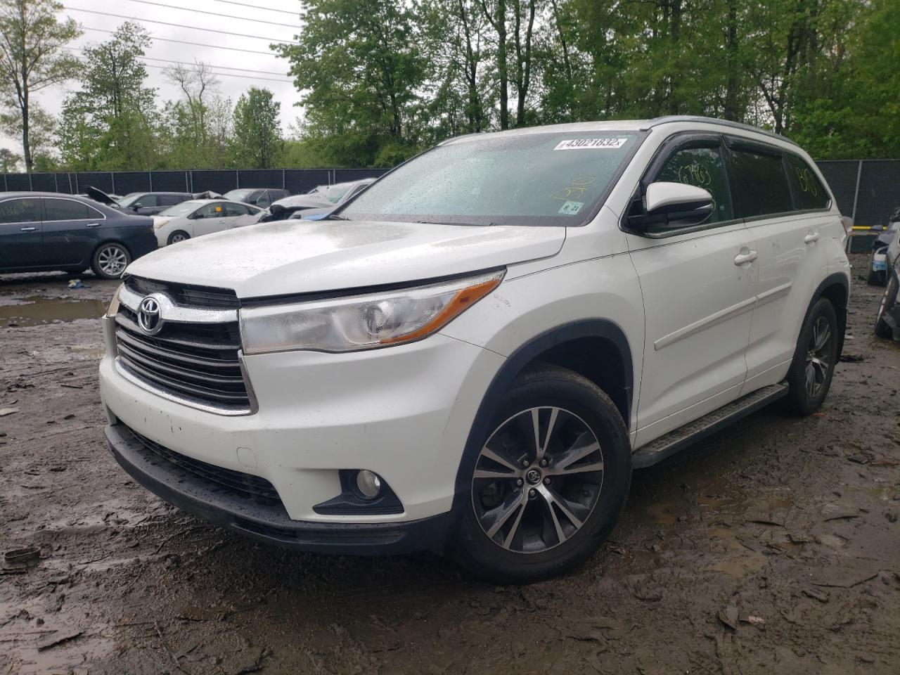 Photo 2 from auction – 2016 TOYOTA HIGHLANDER with VIN 5TDJKRFH3GS309601