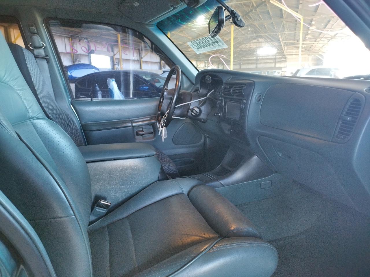 Photo 5 from auction – 1995 FORD EXPLORER with VIN 1FMDU34XXSUA56419