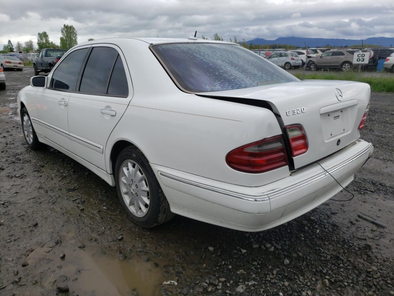 Photo 3 from auction – 2000 MERCEDES-BENZ E 320 with VIN WDBJF65J9YB088357