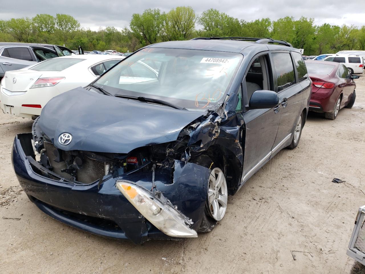Photo 2 from auction – 2011 TOYOTA SIENNA LE with VIN 5TDKK3DCXBS158693