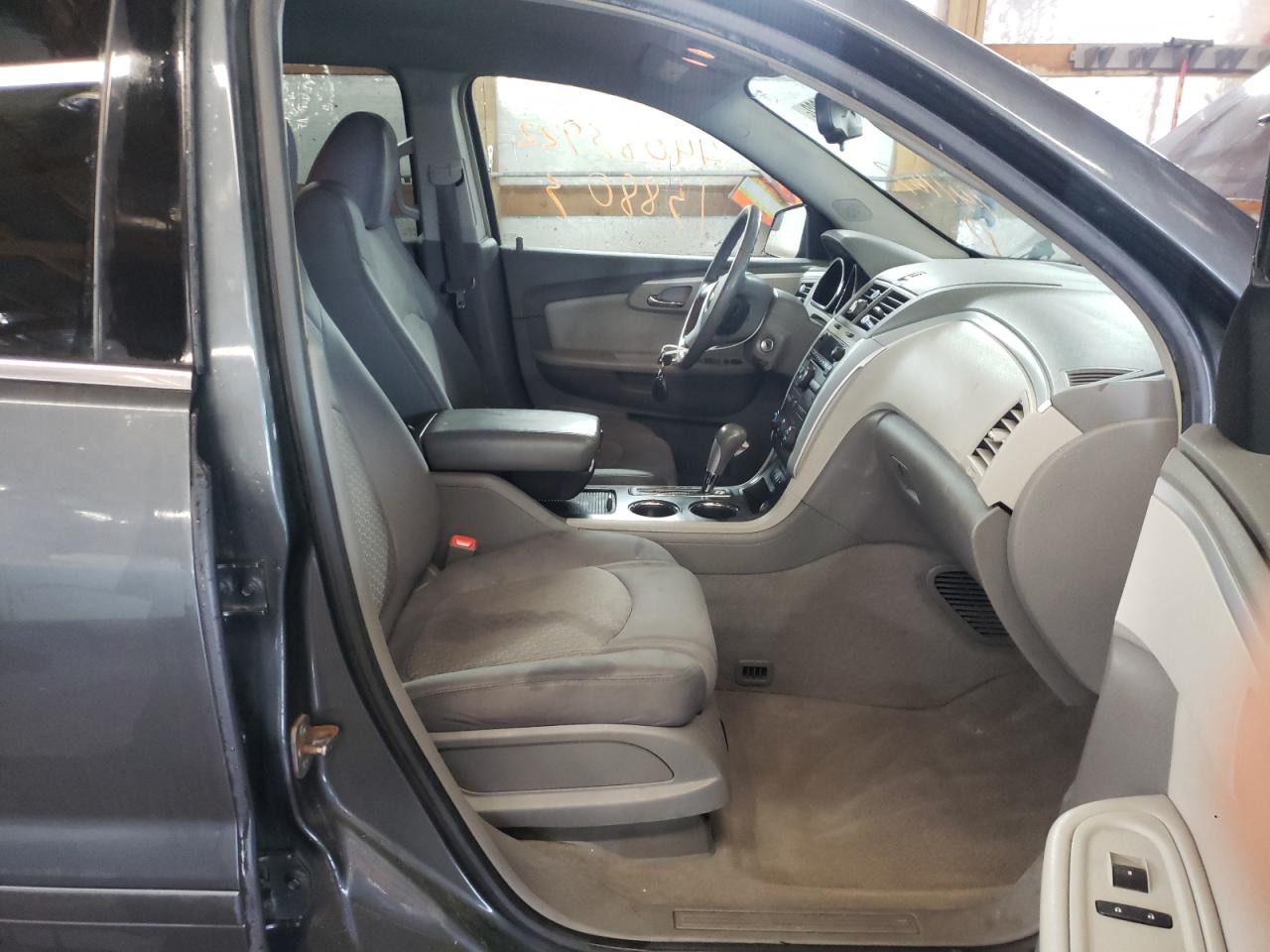 Photo 5 from auction – 2009 CHEVROLET TRAVERSE L with VIN 1GNER23D69S141167