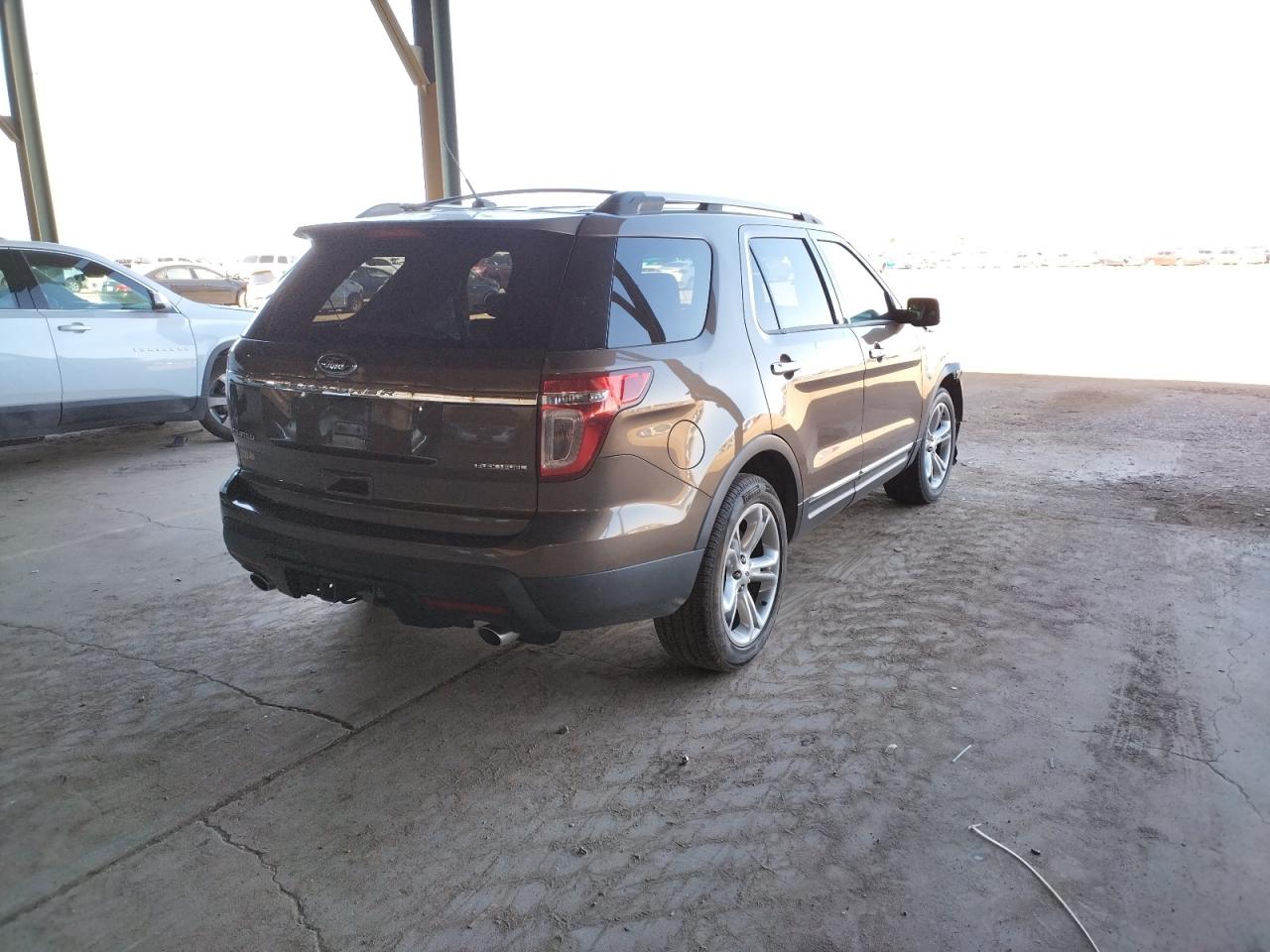 Photo 4 from auction – 2015 FORD EXPLORER L with VIN 1FM5K7F82FGA95596