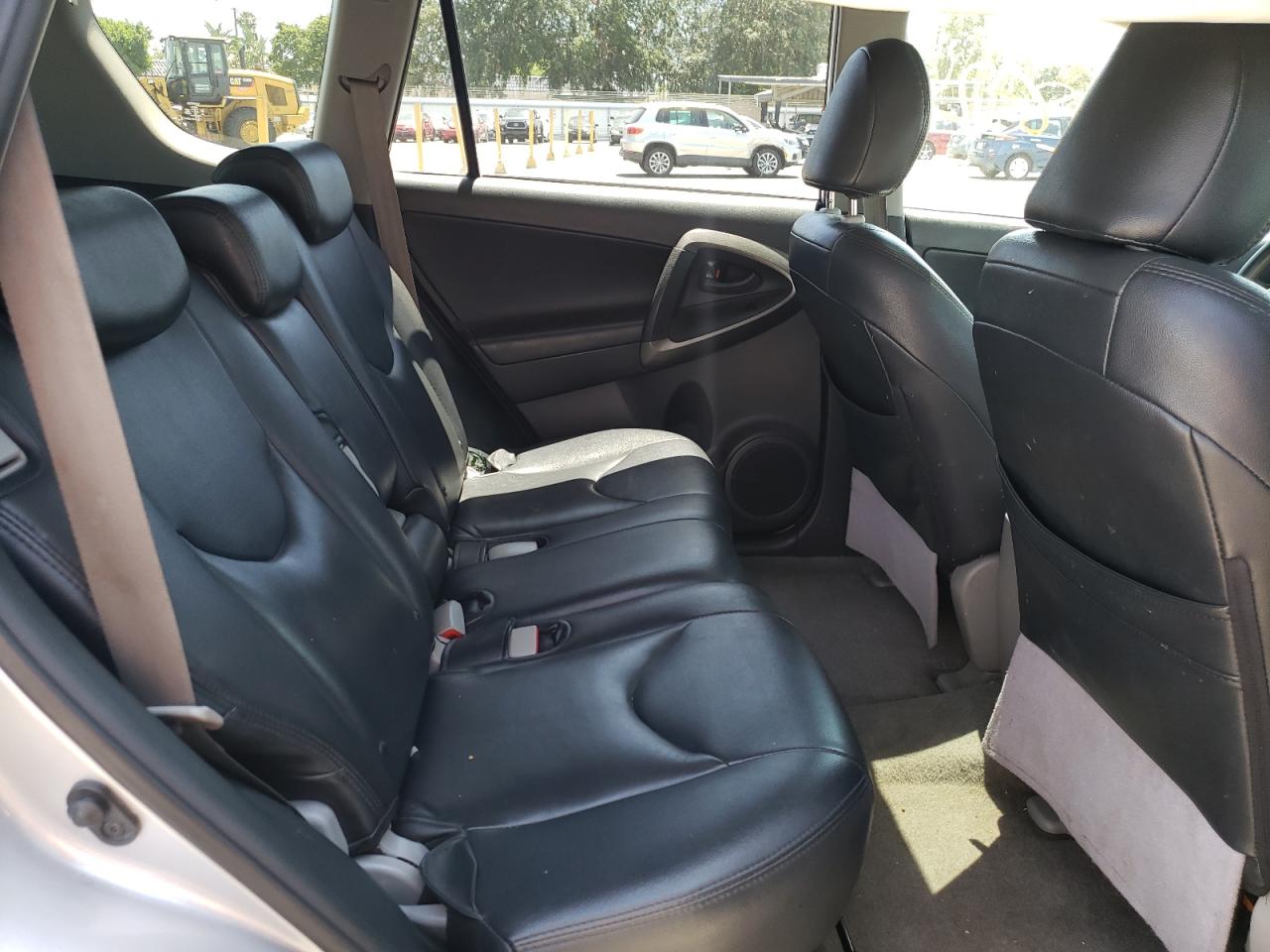 Photo 6 from auction – 2010 TOYOTA RAV4 with VIN JTMBF4DV7AD028635