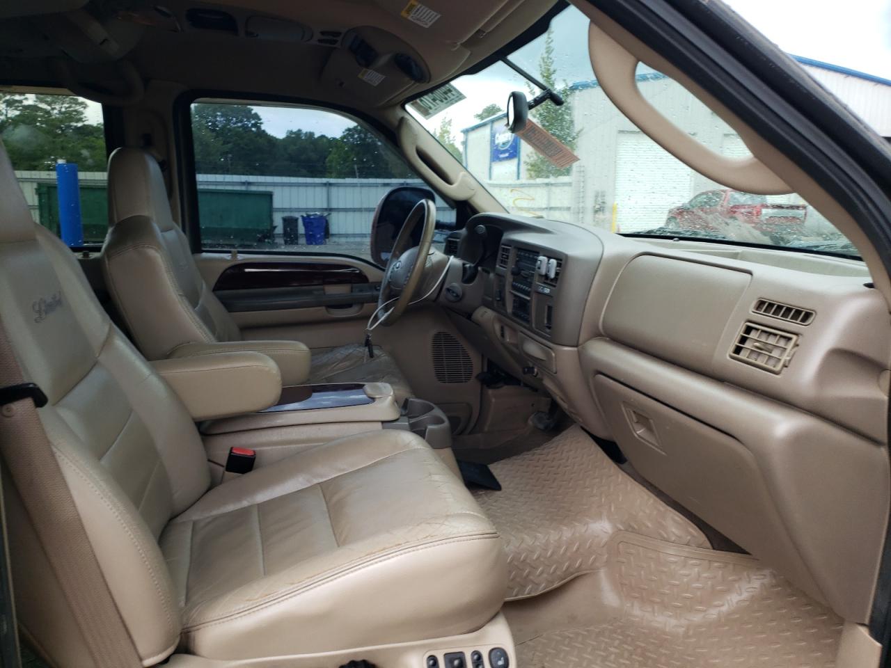 Photo 5 from auction – 2004 FORD EXCURSION with VIN 1FMSU43P54ED08105