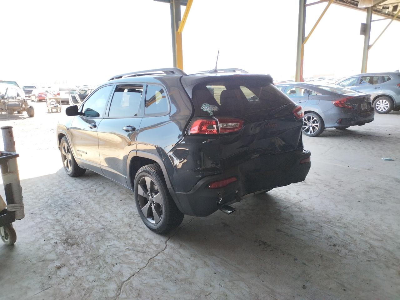 Photo 3 from auction – 2016 JEEP CHEROKEE L with VIN 1C4PJLCB7GW256671
