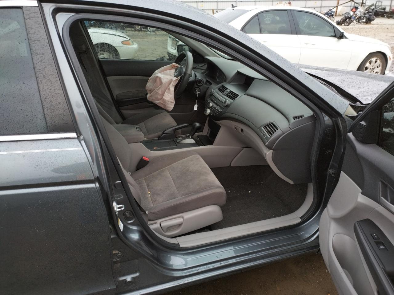 Photo 5 from auction – 2010 HONDA ACCORD LXP with VIN 1HGCP2F47AA185630