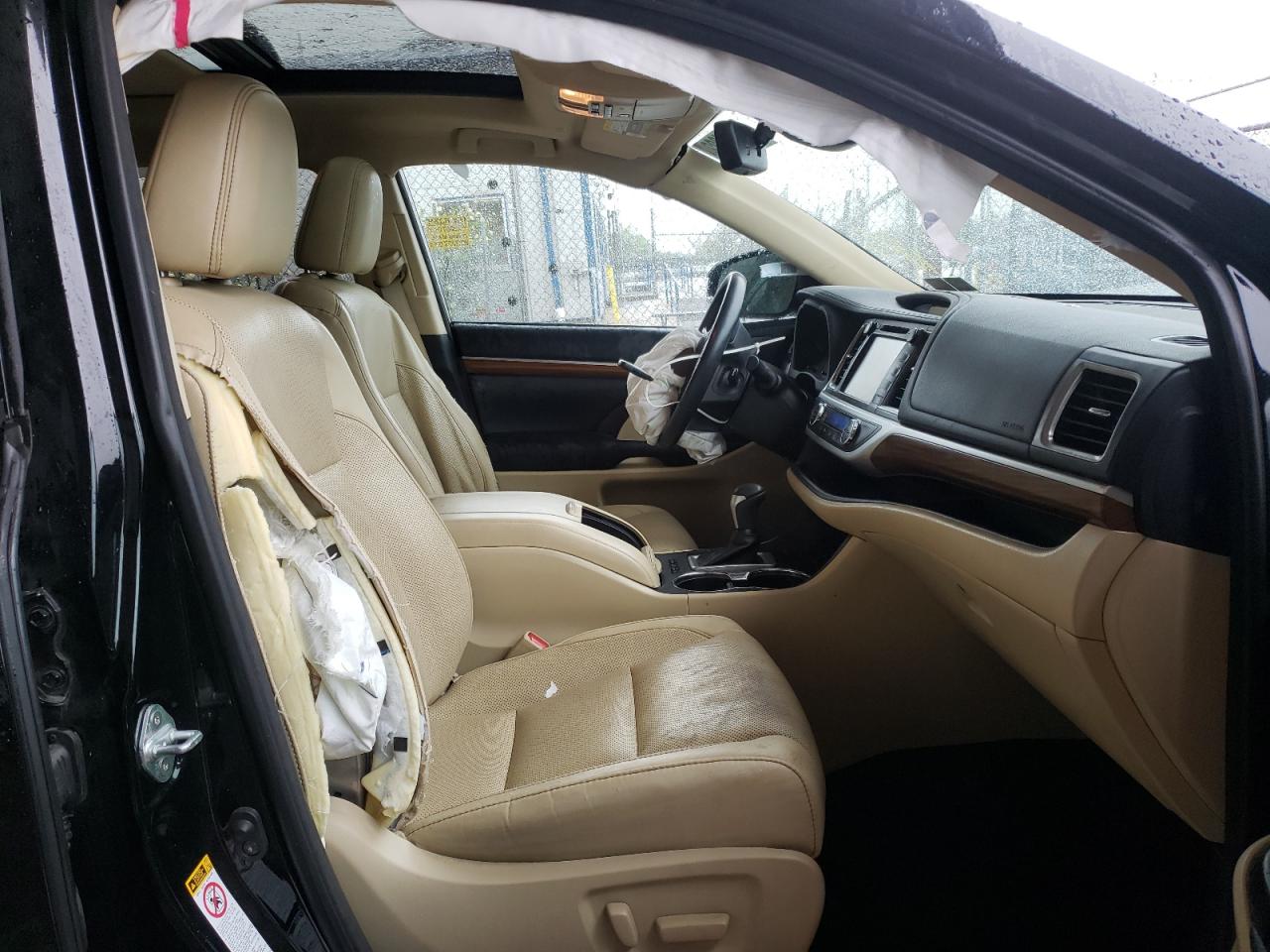 Photo 5 from auction – 2018 TOYOTA HIGHLANDER with VIN 5TDDGRFHXJS050319
