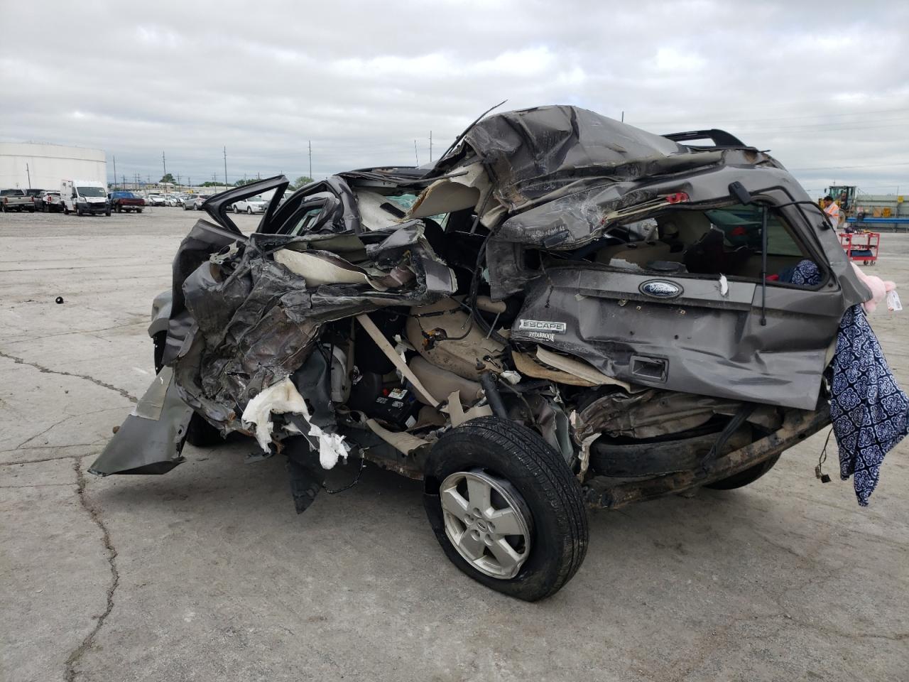 Photo 3 from auction – 2011 FORD ESCAPE XLT with VIN 1FMCU0D70BKA72487