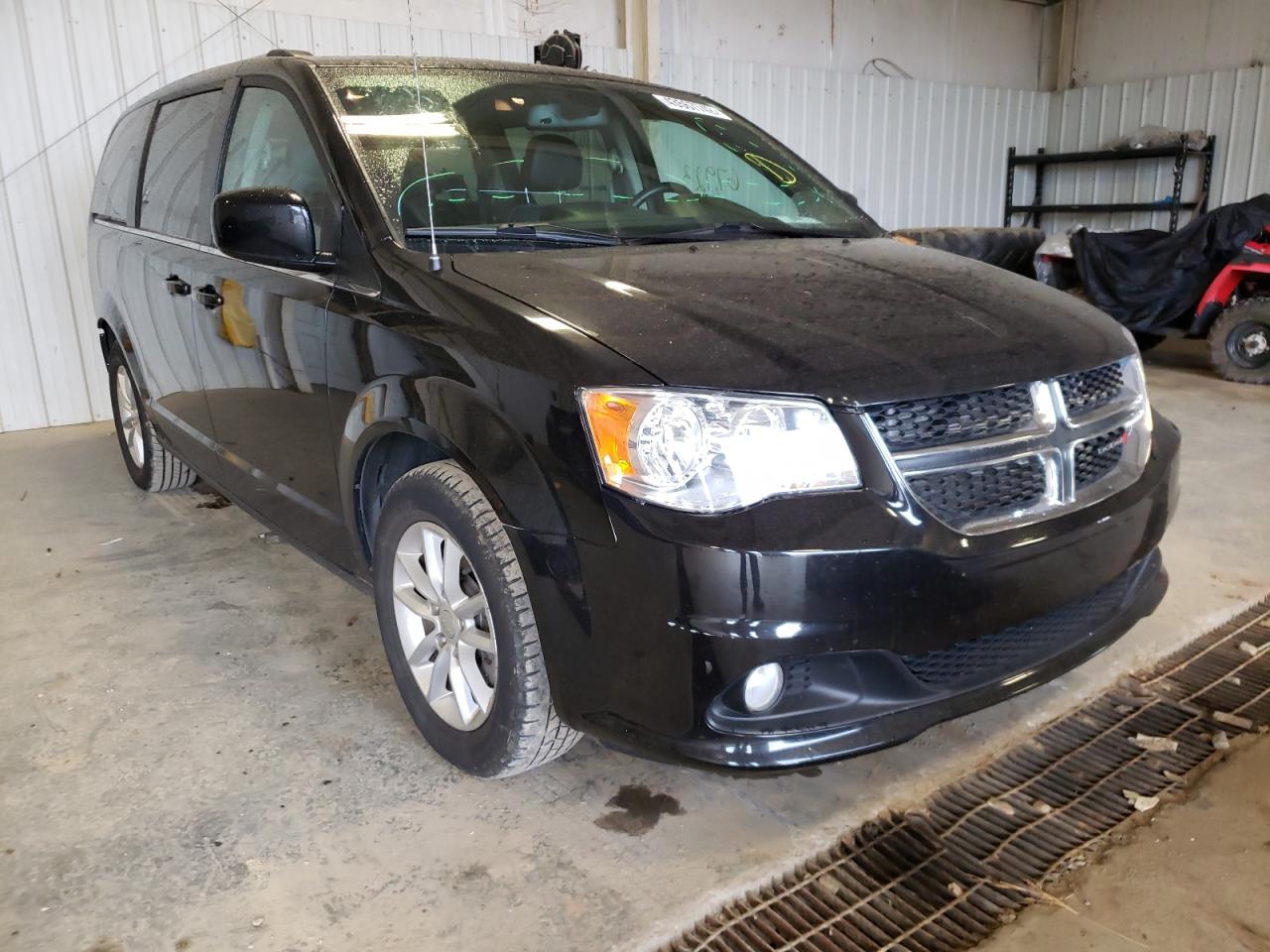 DODGE GRAND CARA 2018 with VIN 2C4RDGCG0JR297596 - Photo from auction