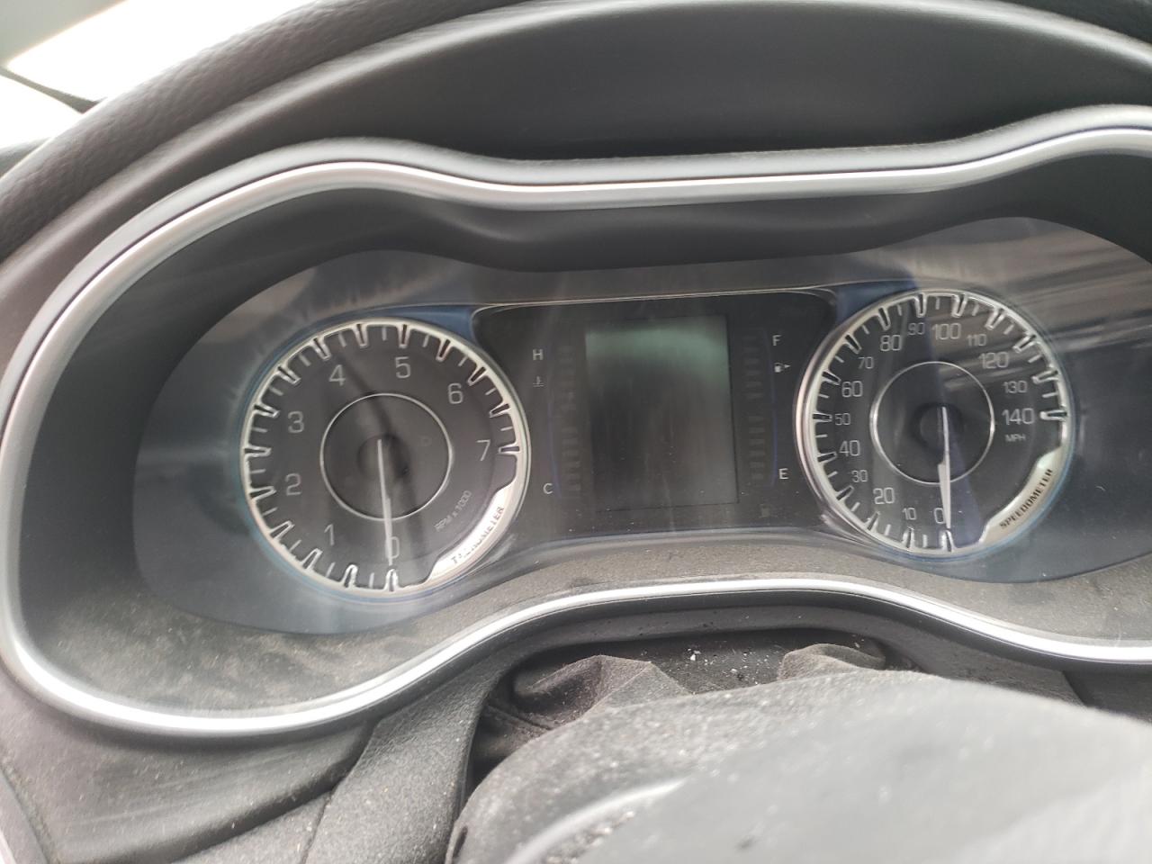 Photo 8 from auction – 2015 CHRYSLER 200 LIMITE with VIN 1C3CCCAB8FN627101