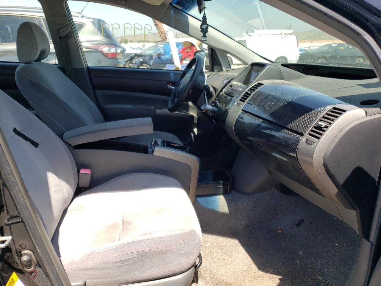 Photo 5 from auction – 2005 TOYOTA PRIUS with VIN JTDKB20U753087645
