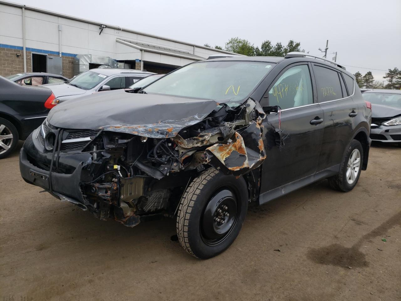 Photo 2 from auction – 2014 TOYOTA RAV4 XLE with VIN 2T3RFREV0EW229280