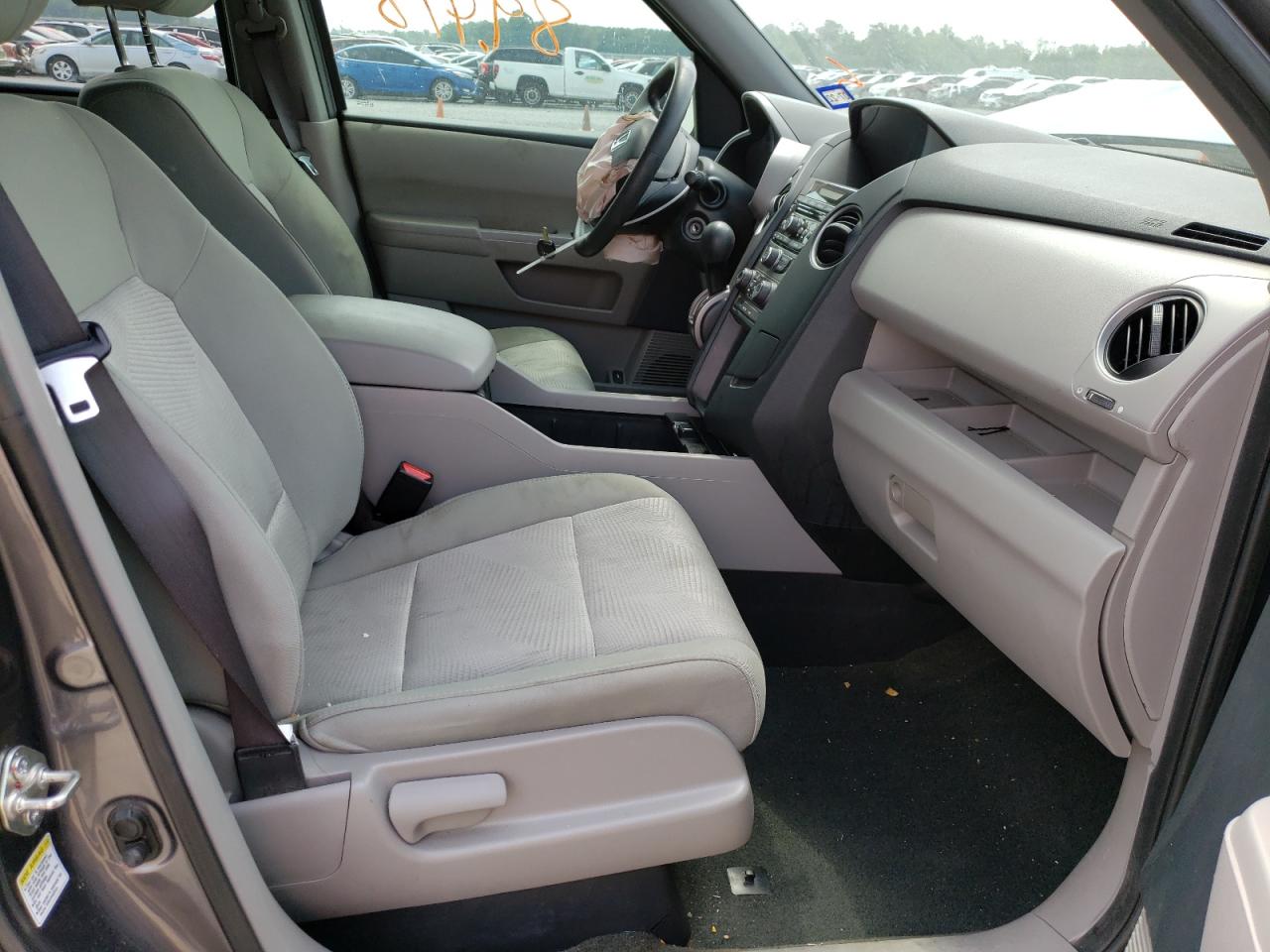 Фото 5 с аукциона – 2015 HONDA PILOT LX с VIN 5FNYF3H20FB009042