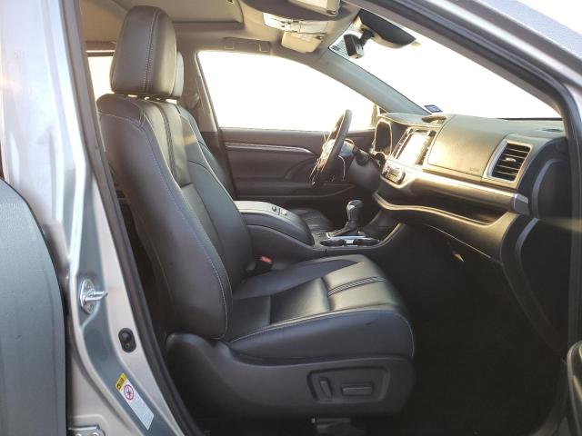 Photo 5 from auction – 2017 TOYOTA HIGHLANDER with VIN 5TDKZRFHXHS511028
