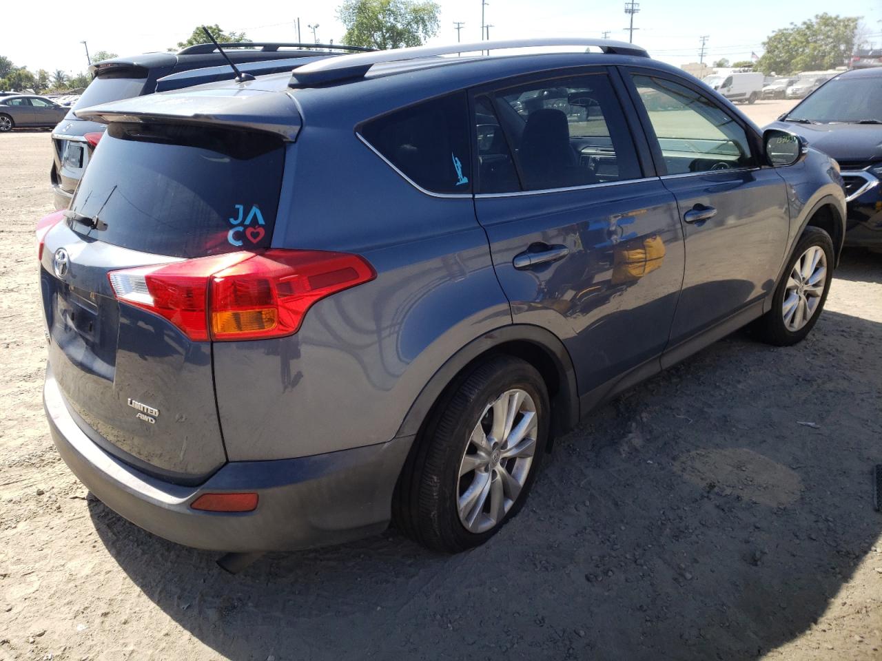 Photo 4 from auction – 2013 TOYOTA RAV4 LIMIT with VIN JTMDFREV8DD000979