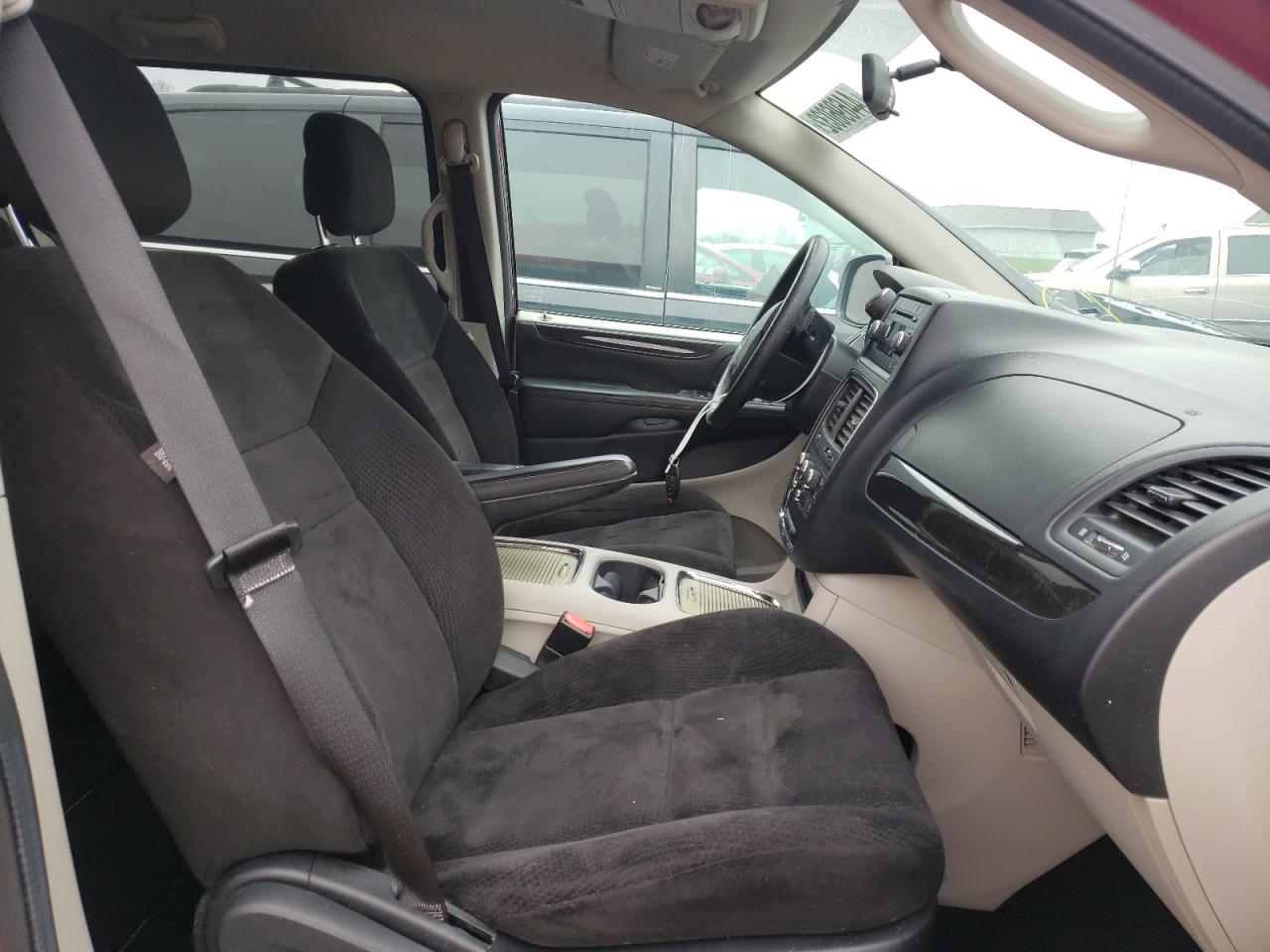 Photo 5 from auction – 2014 DODGE CARAVAN with VIN 2C4RDGCGXER309176