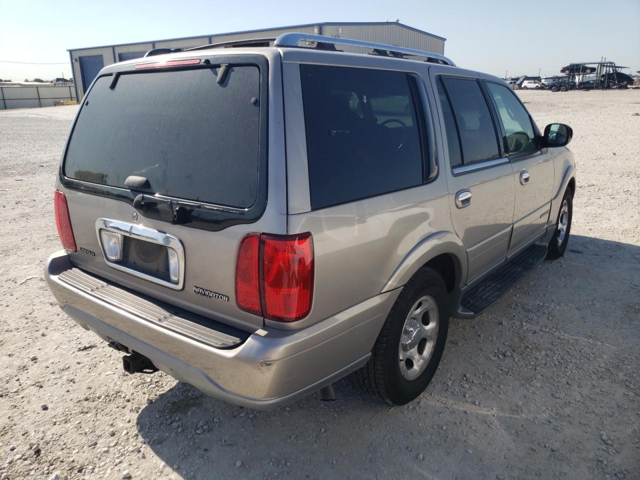 Photo 17 from auction – 2000 LINCOLN NAVIGATOR with VIN 5LMEU27A1YLJ17674