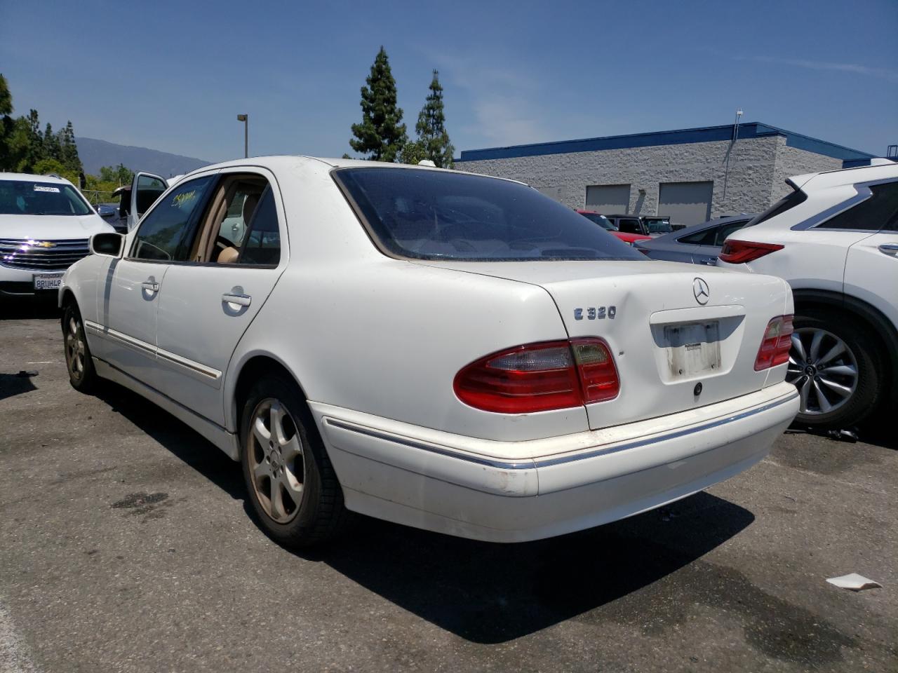 Photo 3 from auction – 2002 MERCEDES-BENZ E 320 with VIN WDBJF65J52B421614