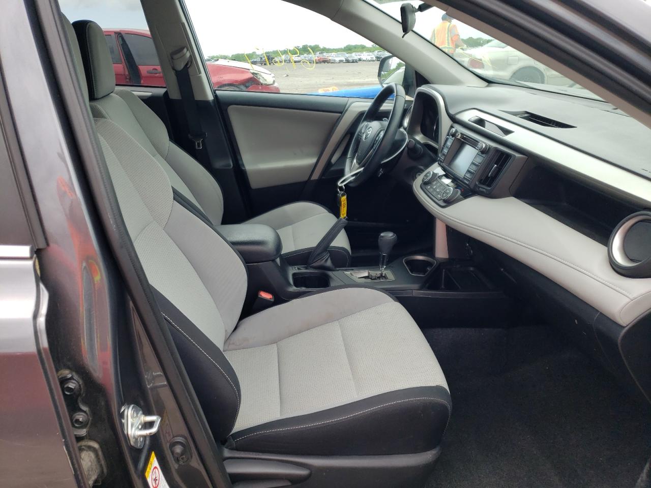 Photo 5 from auction – 2016 TOYOTA RAV4 XLE with VIN 2T3WFREV0GW249132
