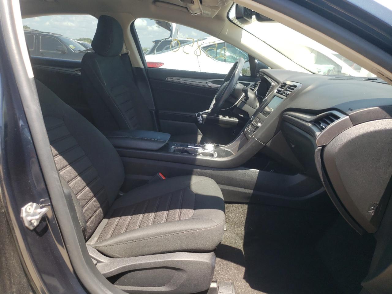 Photo 5 from auction – 2020 FORD FUSION SE with VIN 3FA6P0LU6LR226560