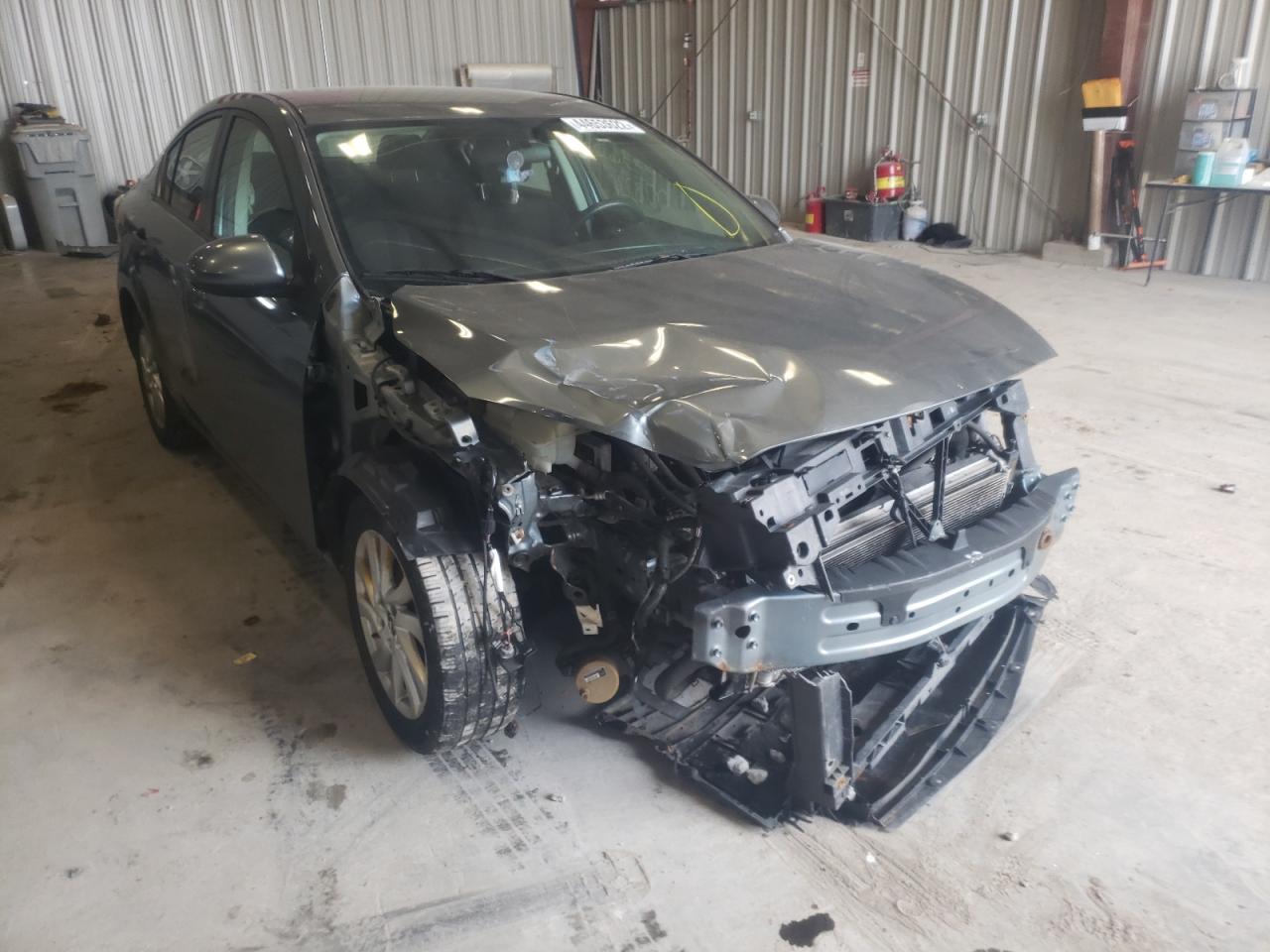 MAZDA 3 I 2013 with VIN JM1BL1V74D1800585 - Photo from auction