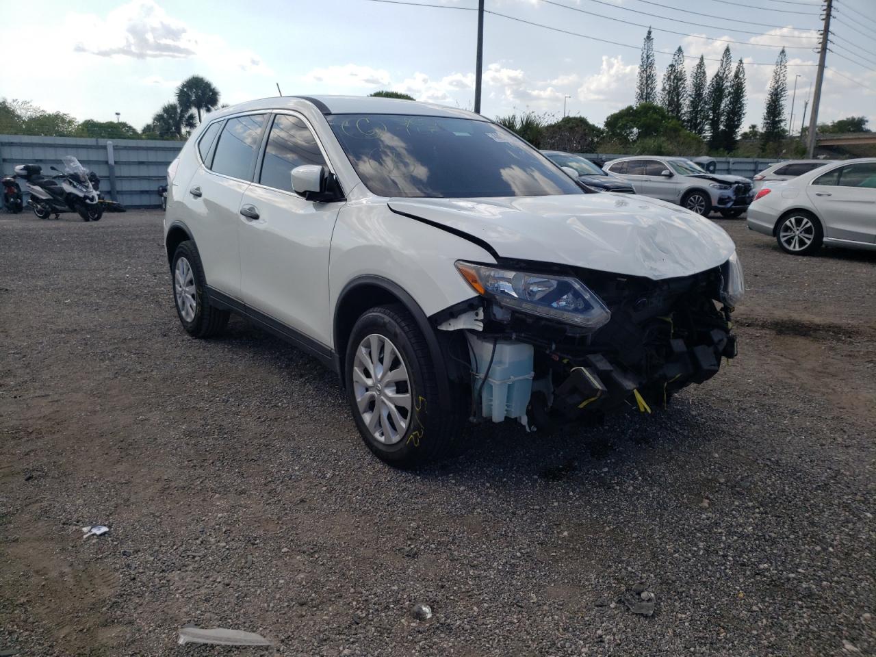 NISSAN ROGUE S 2016 with VIN JN8AT2MT9GW015135 - Photo from auction