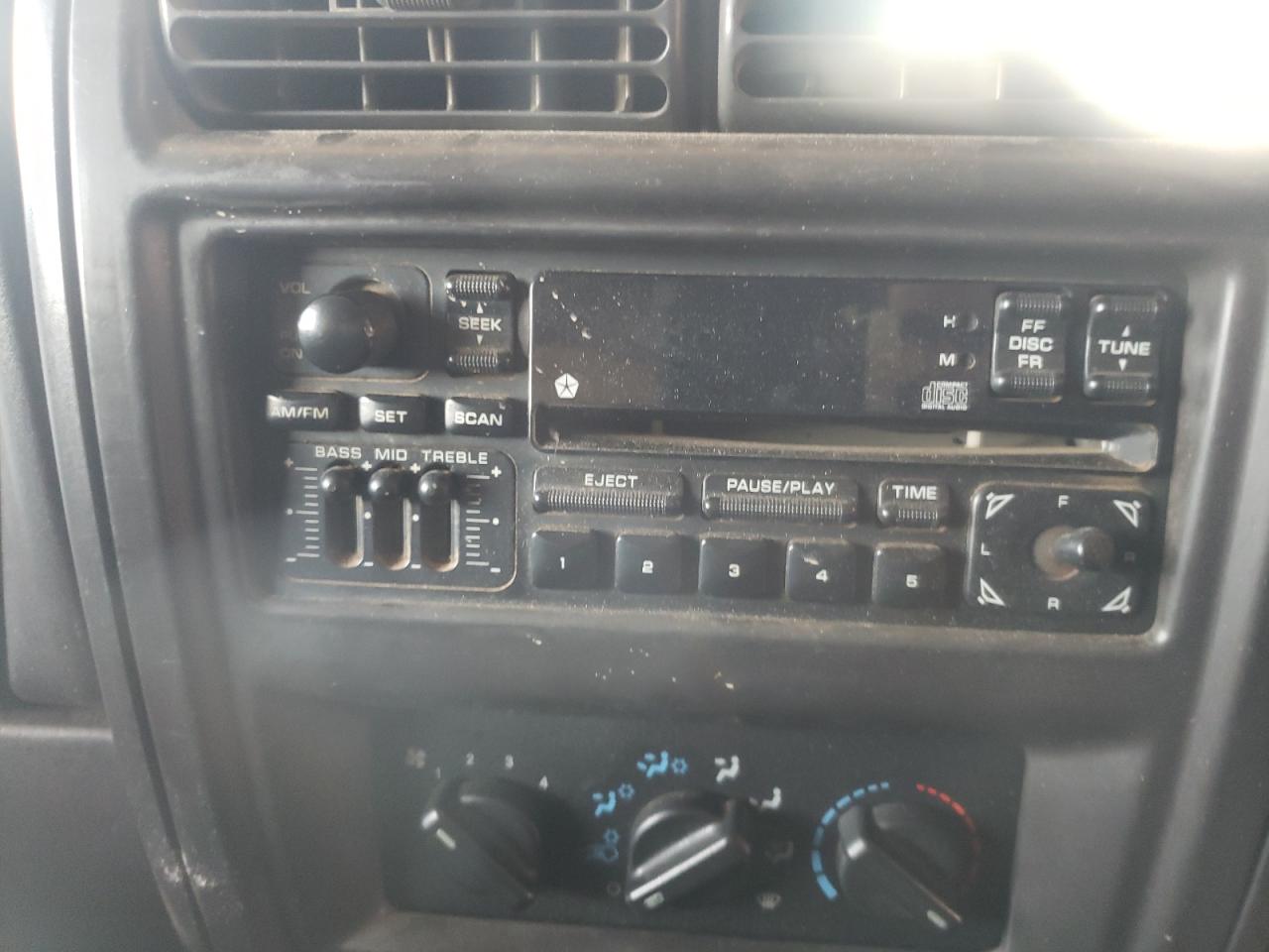 Photo 9 from auction – 2000 JEEP CHEROKEE S with VIN 1J4FB28S8YL550881