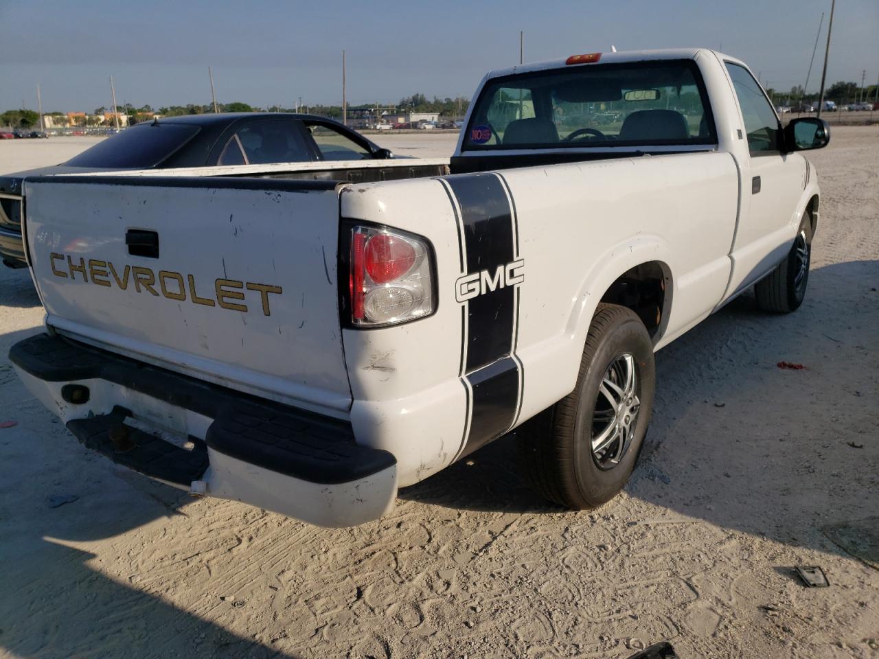 Photo 4 from auction – 2000 GMC SONOMA with VIN 1GTCS14W2Y8167730