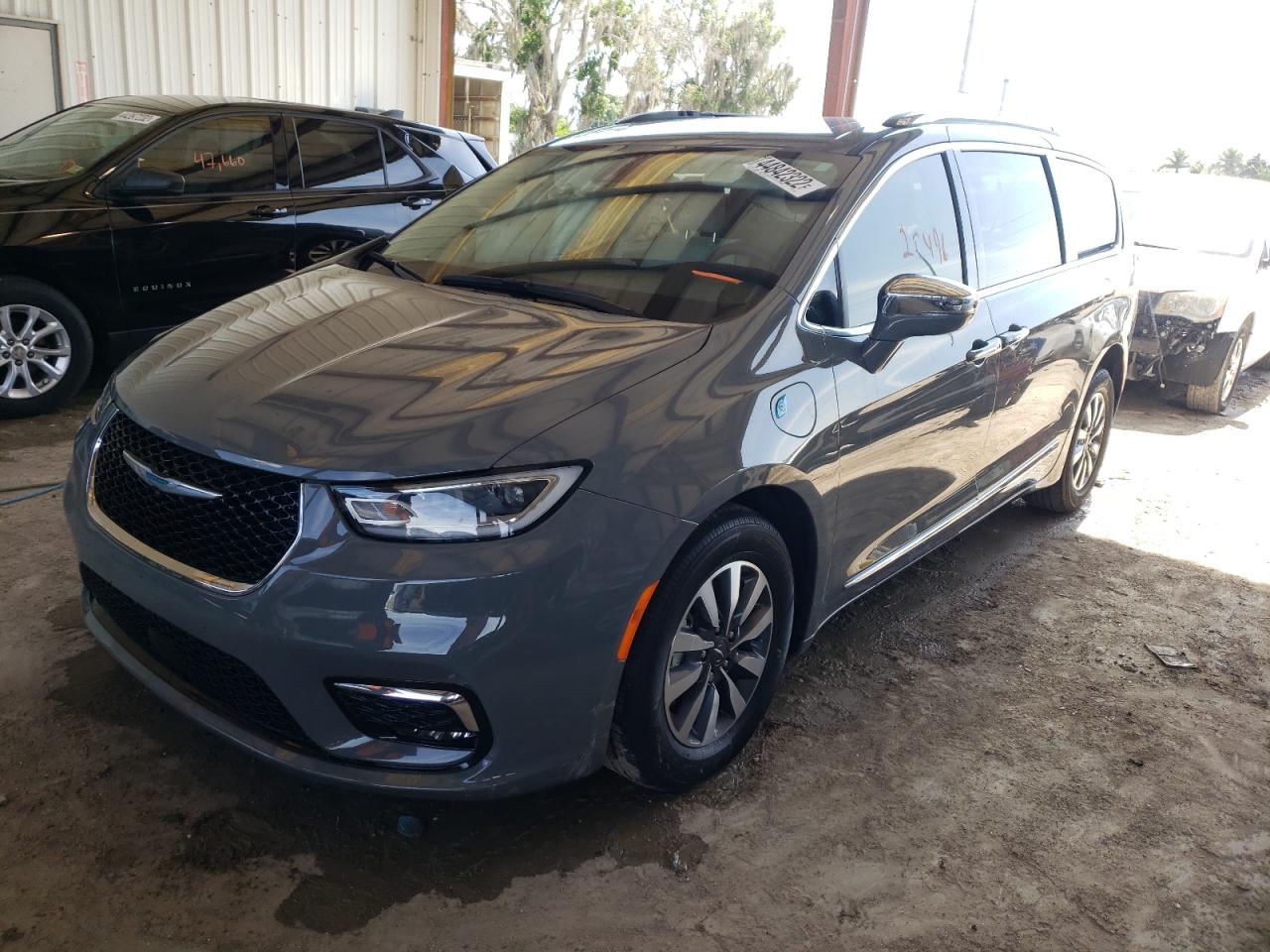 Photo 2 from auction – 2021 CHRYSLER PACIFICA H with VIN 2C4RC1S73MR553560