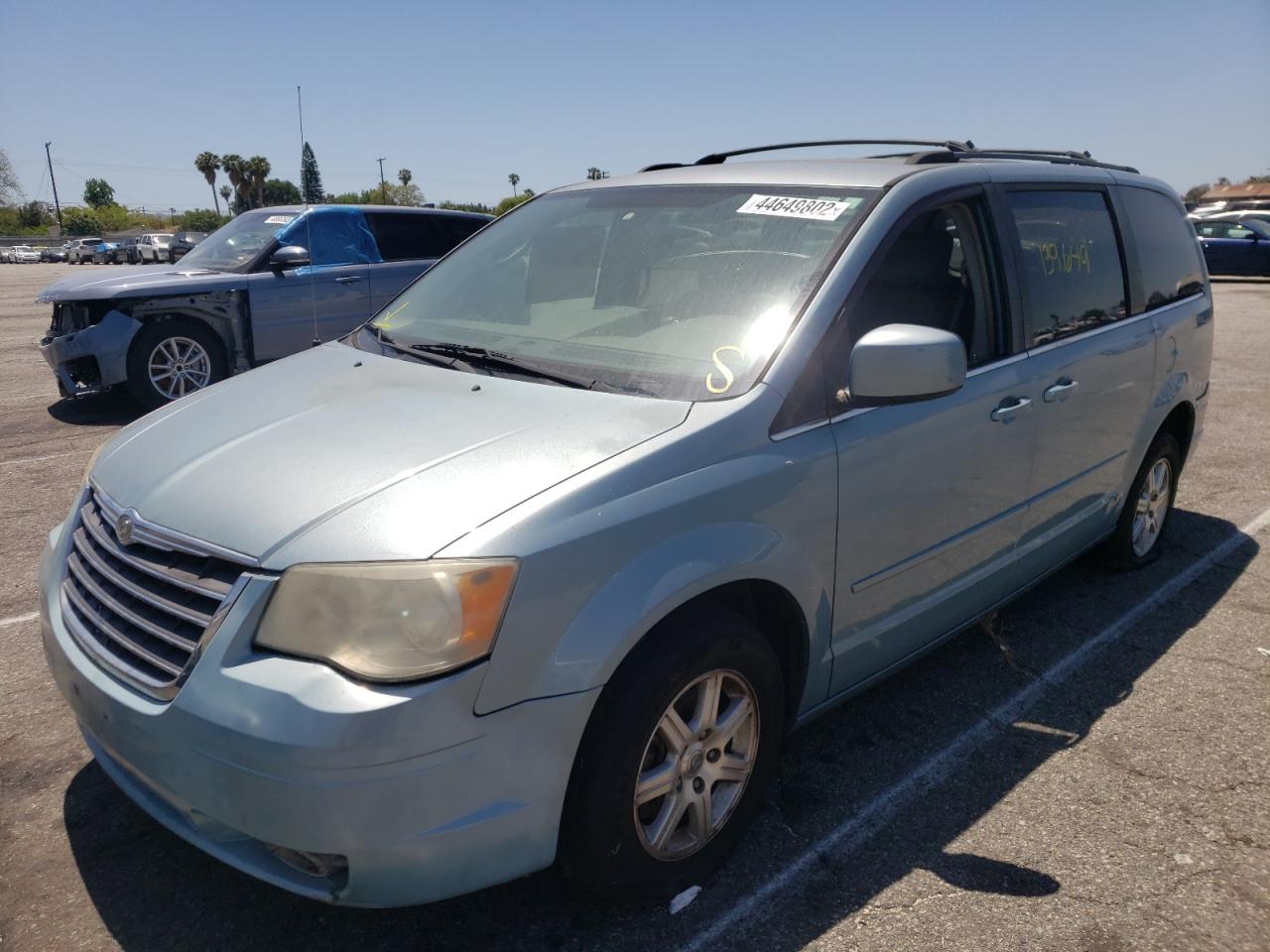 Photo 2 from auction – 2008 CHRYSLER TOWN & COU with VIN 2A8HR54P48R712003
