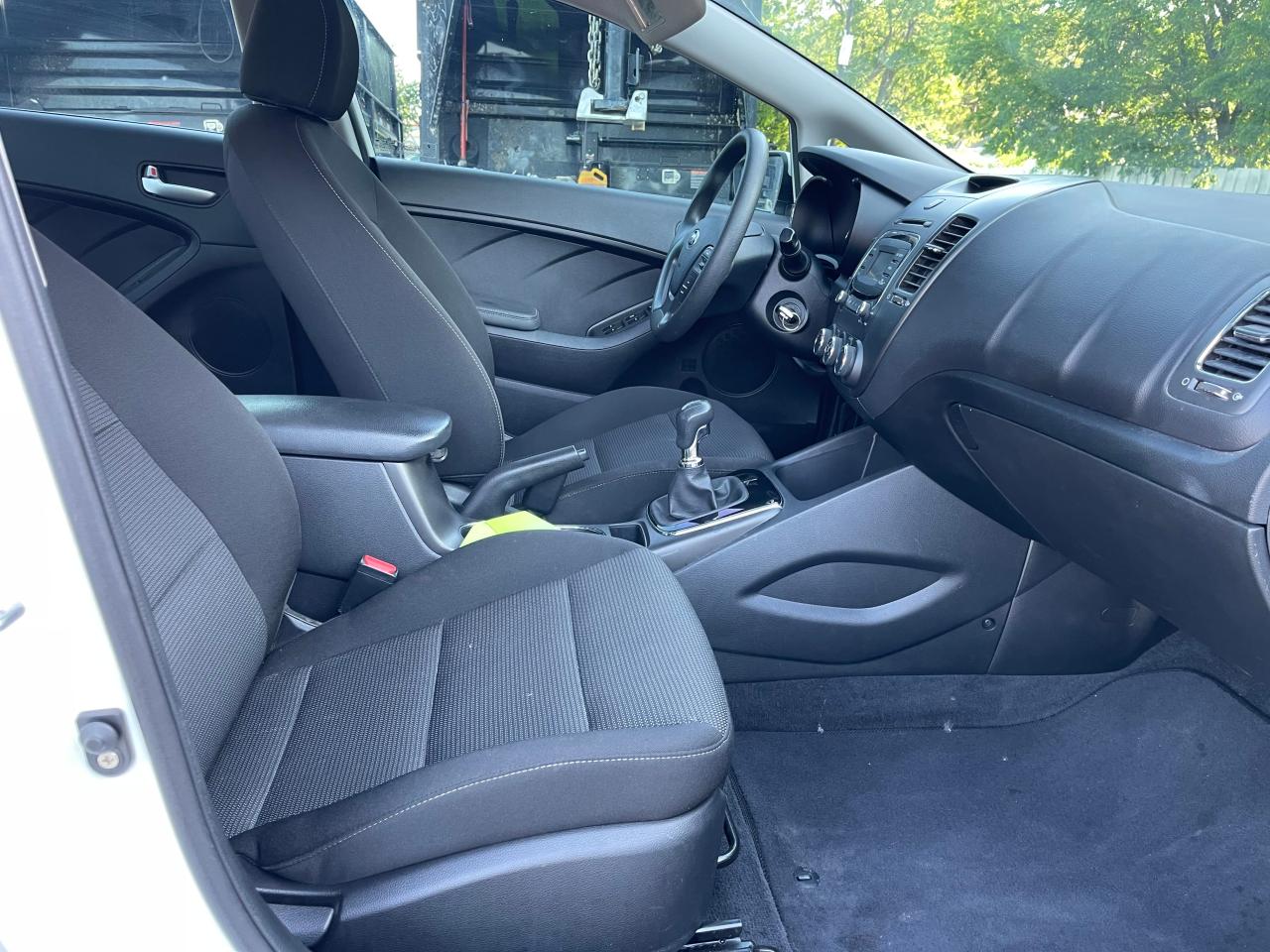 Photo 5 from auction – 2018 KIA FORTE LX with VIN 3KPFK4A75JE202025
