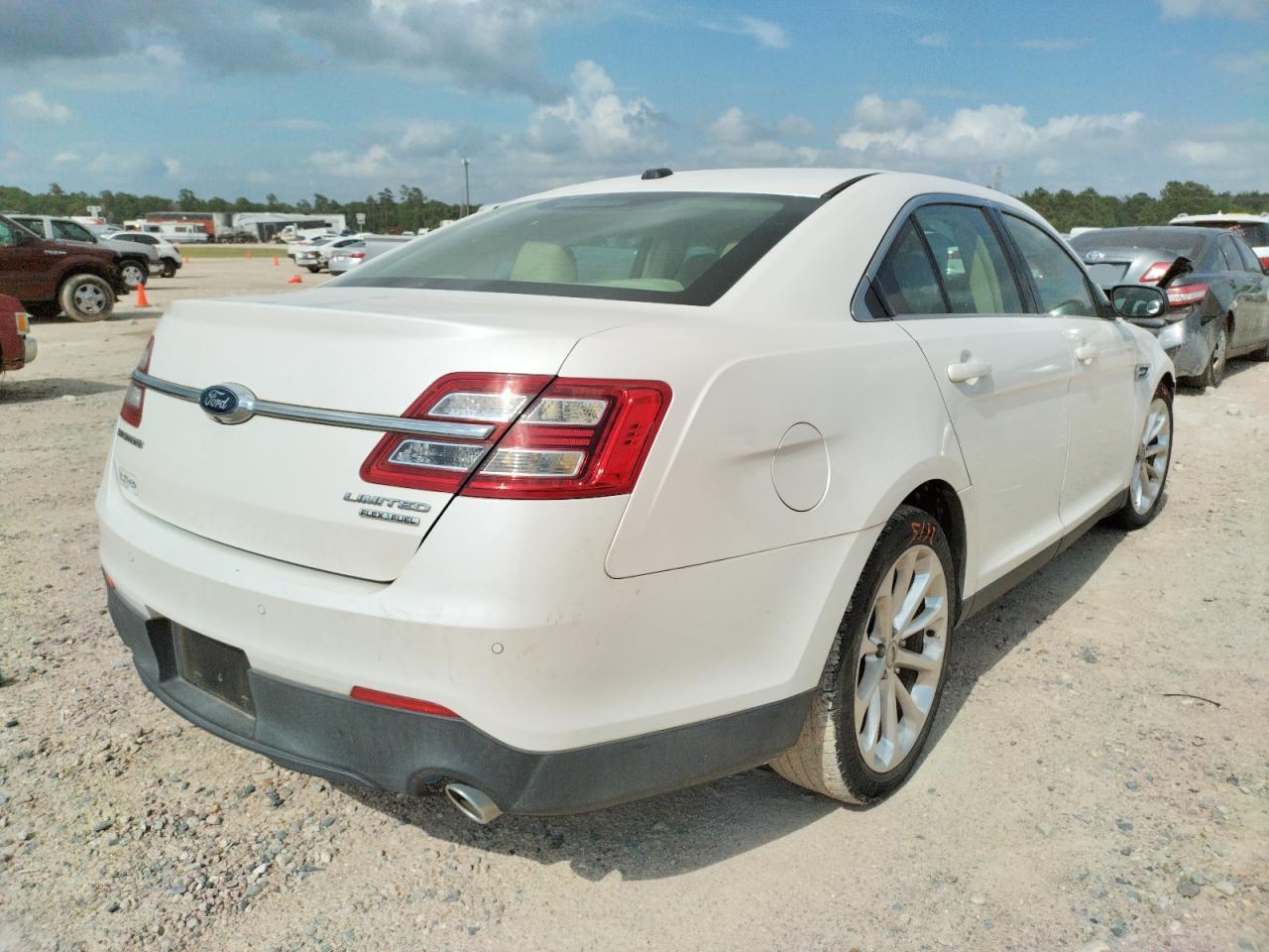 Photo 4 from auction – 2013 FORD TAURUS LIM with VIN 1FAHP2F86DG221046