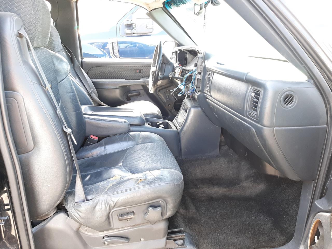 Photo 5 from auction – 2002 CHEVROLET AVALANCHE with VIN 3GNEC13T62G112350