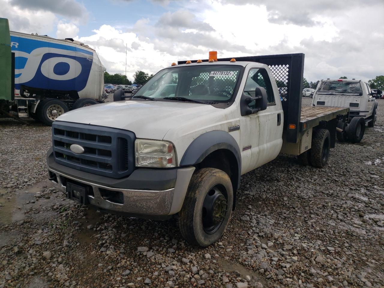 Zdjęcie 2 z aukcji – 2007 FORD F550 SUPER z VIN 1FDAF57P07EB47057