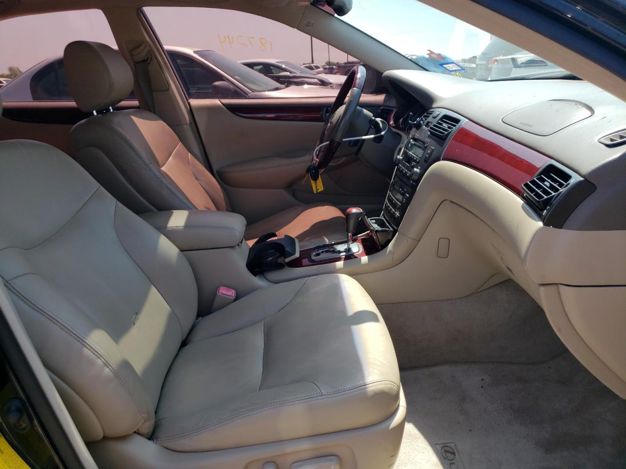 Photo 5 from auction – 2004 LEXUS ES 330 with VIN JTHBA30G740018181