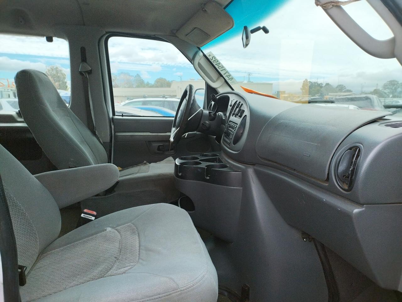 Photo 5 from auction – 2006 FORD E350 with VIN 1FBSS31L26HA02666