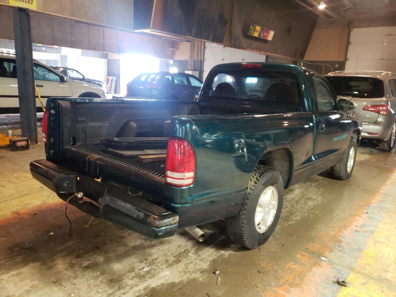 Photo 4 from auction – 1998 DODGE DAKOTA with VIN 1B7FL26X8WS686870