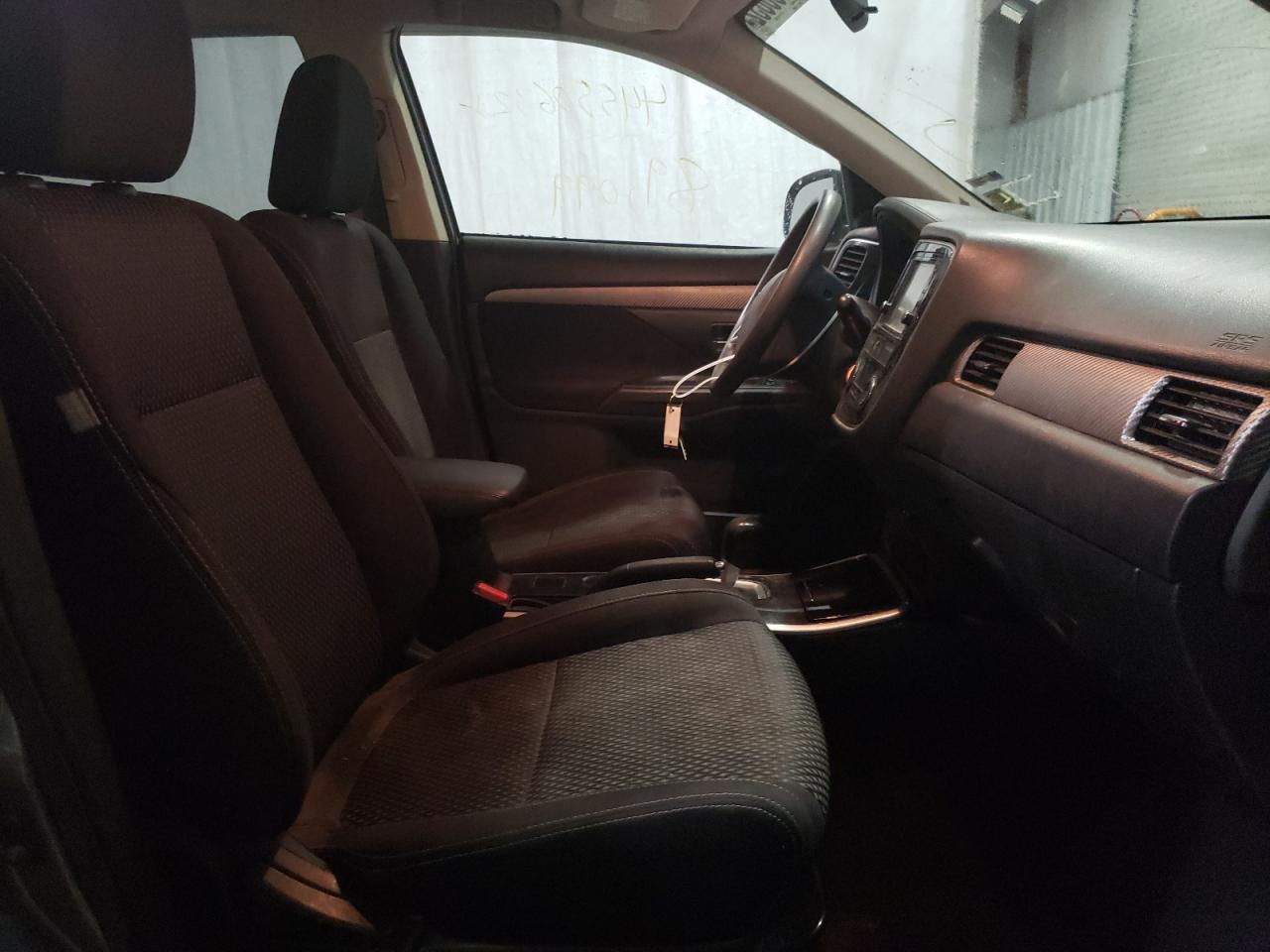 Photo 5 from auction – 2018 MITSUBISHI OUTLANDER with VIN JA4AD2A39JZ011390