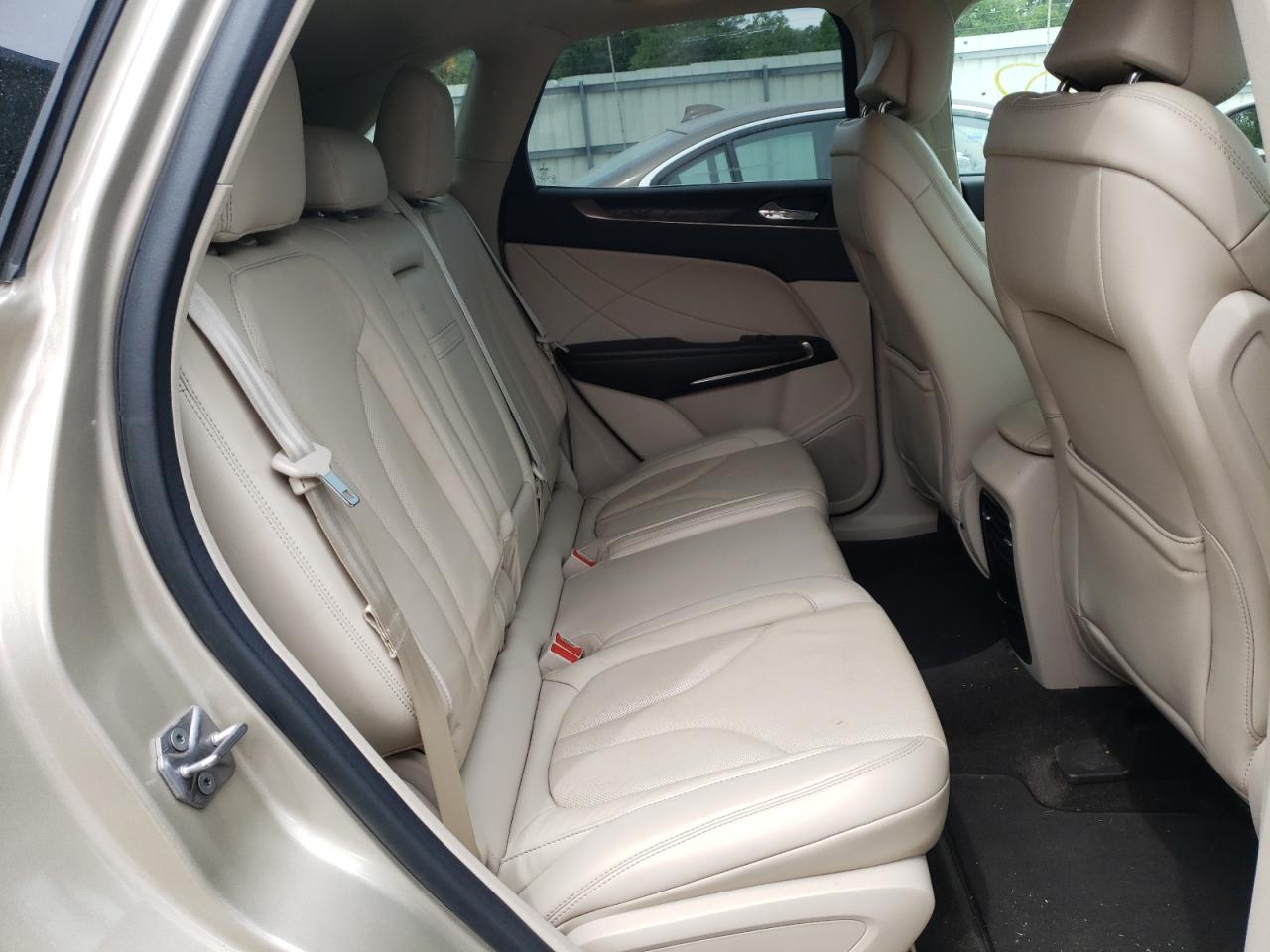 Photo 6 from auction – 2017 LINCOLN MKC RESERV with VIN 5LMCJ3C96HUL16022