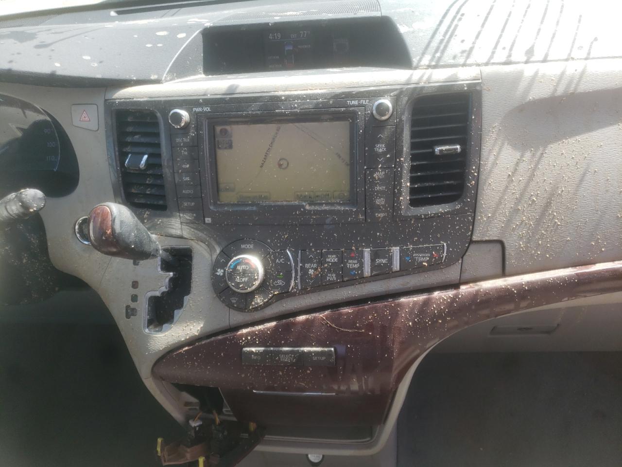 Photo 9 from auction – 2011 TOYOTA SIENNA XLE with VIN 5TDYK3DC4BS108687