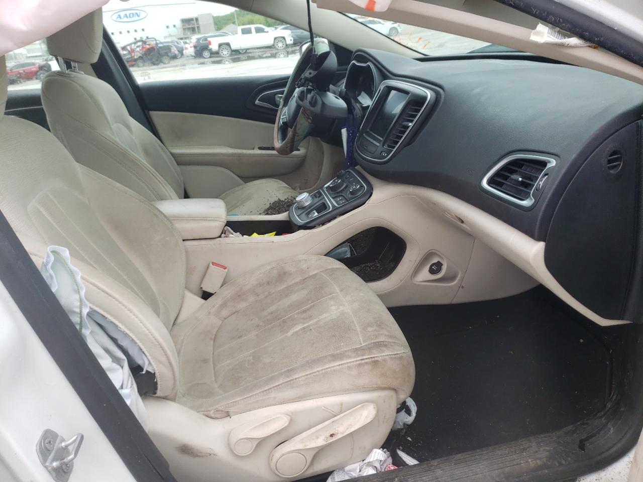 Photo 5 from auction – 2015 CHRYSLER 200 LIMITE with VIN 1C3CCCAB8FN627101