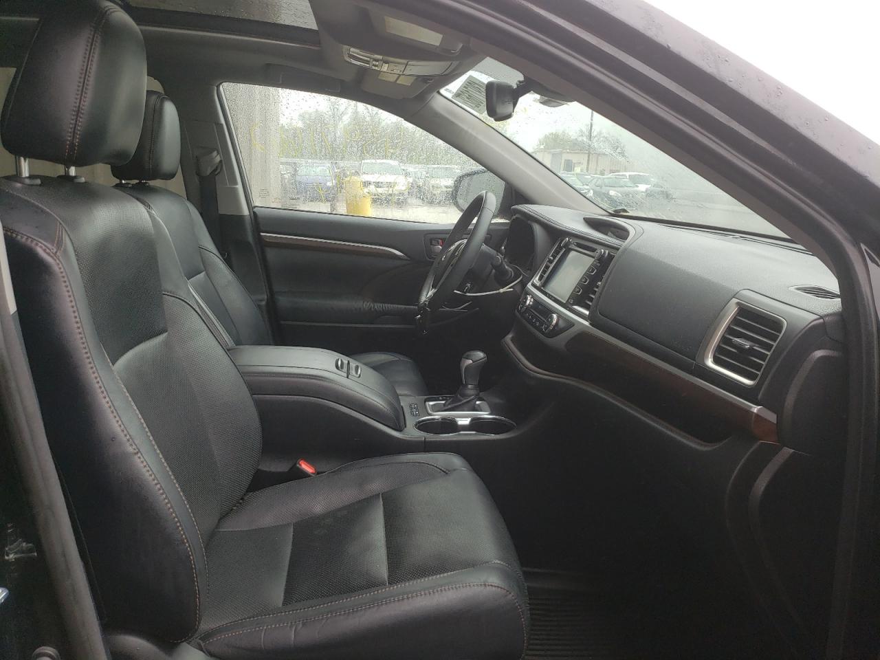 Photo 5 from auction – 2016 TOYOTA HIGHLANDER with VIN 5TDDKRFH2GS291265