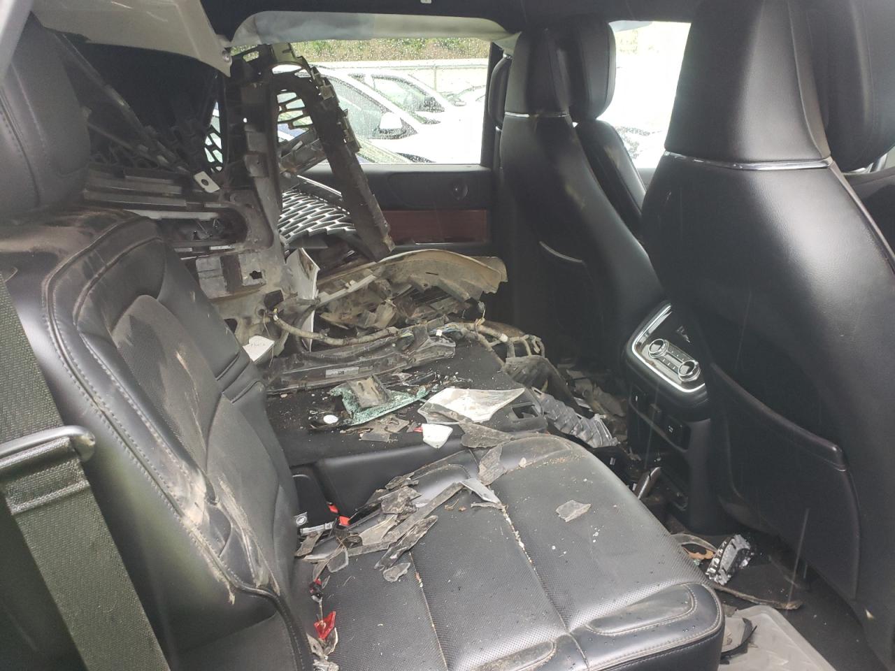 Photo 6 from auction – 2019 LINCOLN NAVIGATOR with VIN 5LMJJ2LT7KEL07036