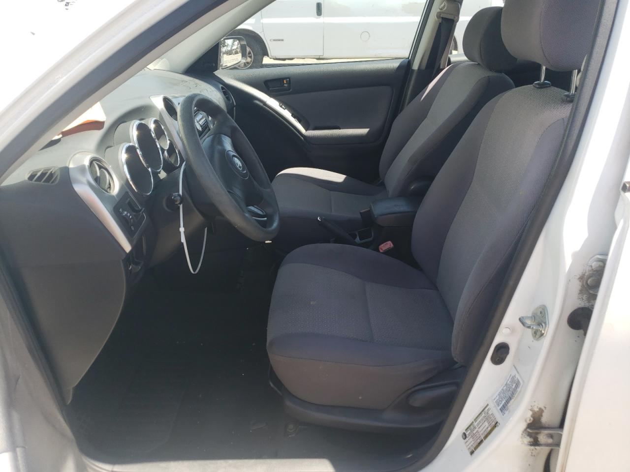 Photo 5 from auction – 2004 TOYOTA MATRIX 4DR with VIN 2T1KR32E74C224239